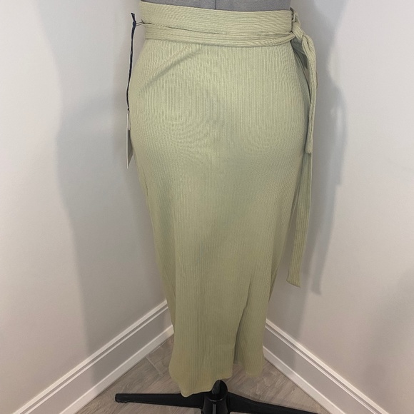 Sage Wrap-around skirt - Picture 3 of 3